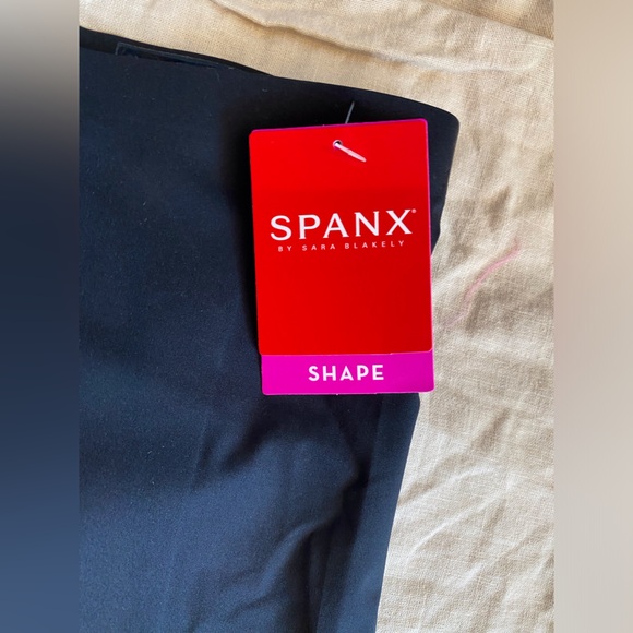 NWT Spanx Vary Black High Waisted Midthigh Short - Picture 3 of 5